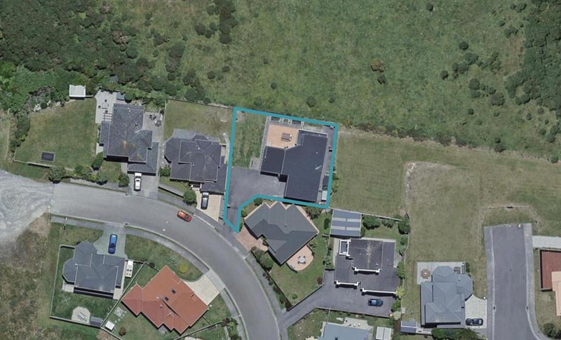 14 Silver Pine Avenue, Woodridge, Wellington - Carousel 1