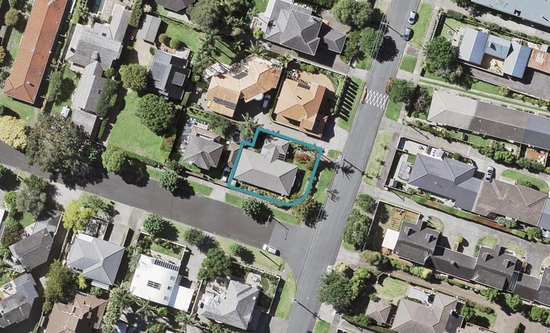 10 Saltburn Road, Milford, Auckland - Carousel 1