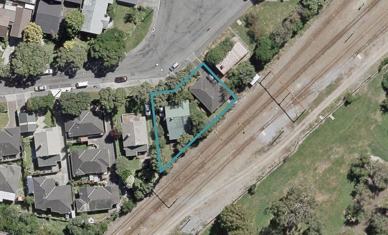 2/14 Pohutukawa Street, Woburn, Lower Hutt - Carousel 1