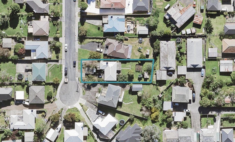 8 Springside Place, New Lynn, Auckland - Carousel 1