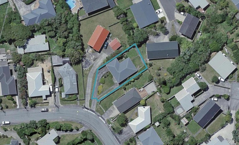 16 Brooker Grove, Newlands, Wellington - Carousel 1