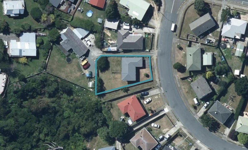 69 Beauzami Crescent, Ascot Park, Porirua - Carousel 1