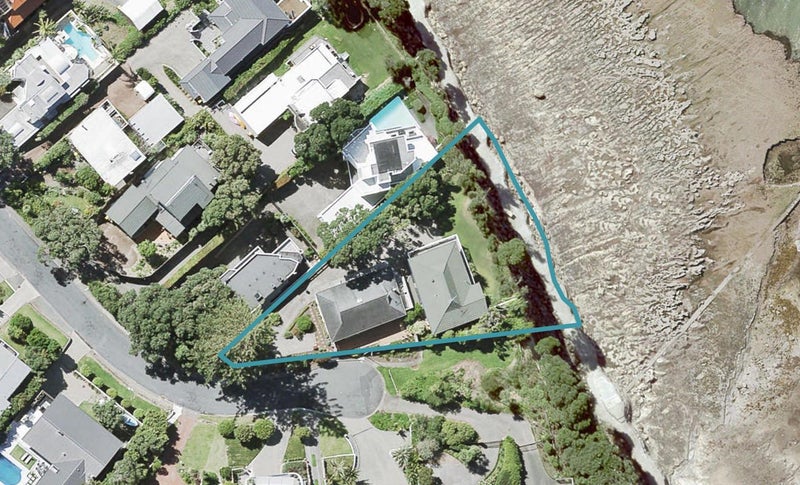 2/52 Whitby Crescent, Mairangi Bay, Auckland - Carousel 1
