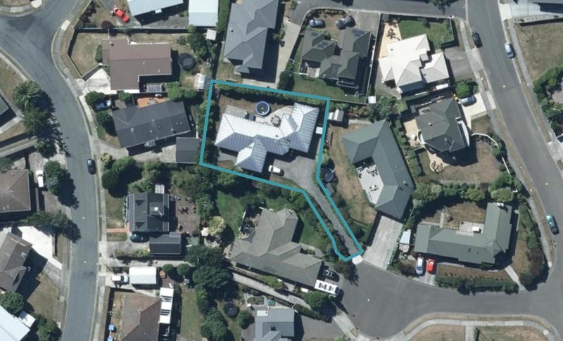 6 Padstow Place, Camborne, Porirua - Carousel 1