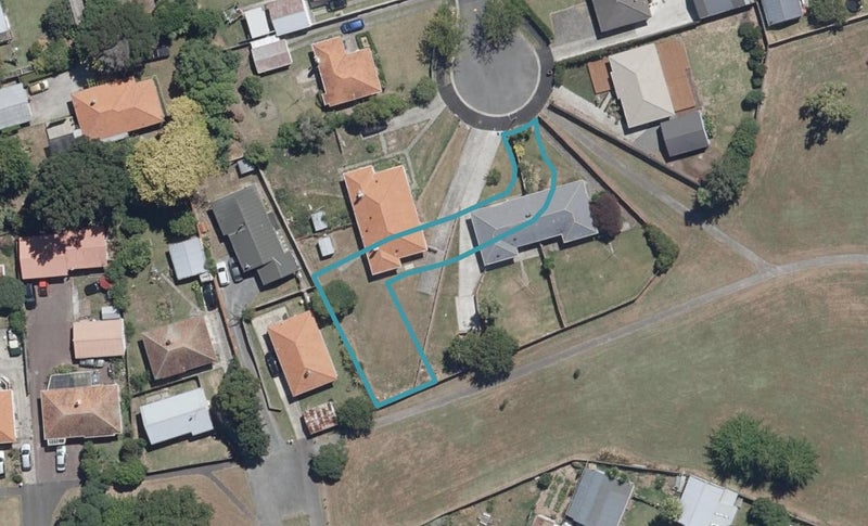 2/15 Armitage Place, Fairfield, Hamilton - Carousel 1