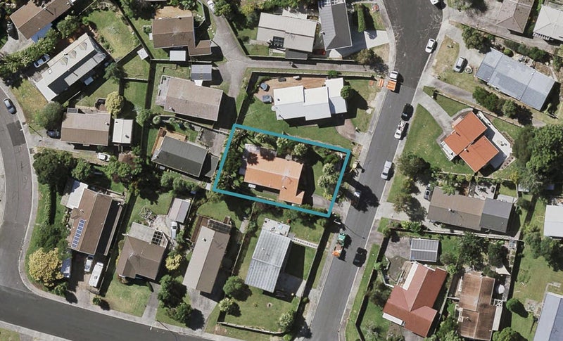 4 Atlantis Place, Totara Vale, Auckland - Carousel 1