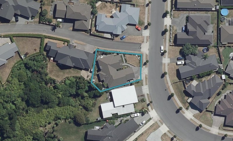 138 Saint James Drive, Huntington, Hamilton - Carousel 1