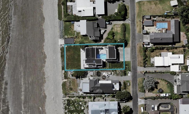 12 Groves Road, Raumati Beach, Paraparaumu - Carousel 1