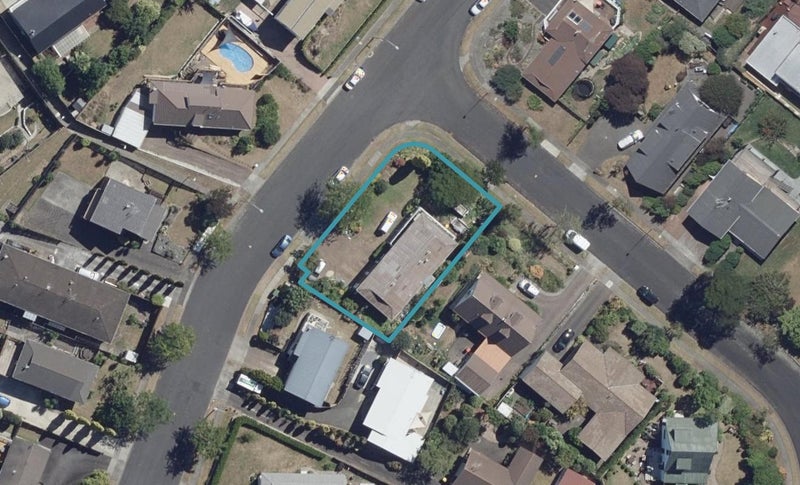 13 Pohutukawa Drive, Pukete, Hamilton - Carousel 1