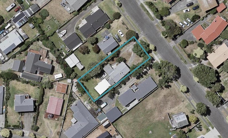 14 Eruini Street, Waikanae Beach, Waikanae - Carousel 1