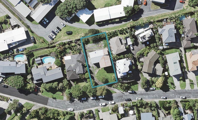 31 Peter Terrace, Castor Bay, Auckland - Carousel 1