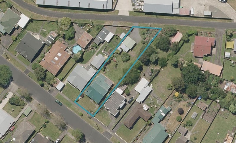 13 Hakeke Street, Whanganui East, Whanganui - Carousel 1