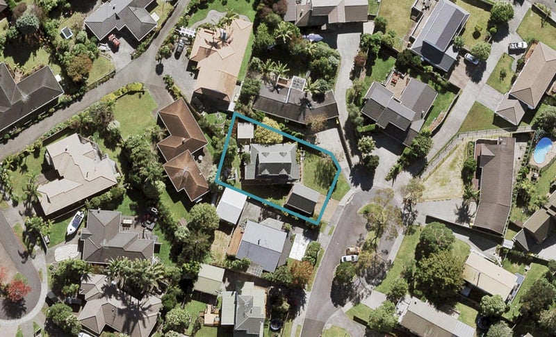 20 Raphael Place, West Harbour, Auckland - Carousel 1