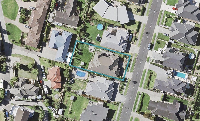 56 Intrepid Crescent, Beachlands, Auckland - Carousel 1