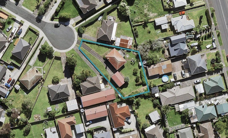 14 Shamrock Lane, Te Atatu Peninsula, Auckland - Carousel 1
