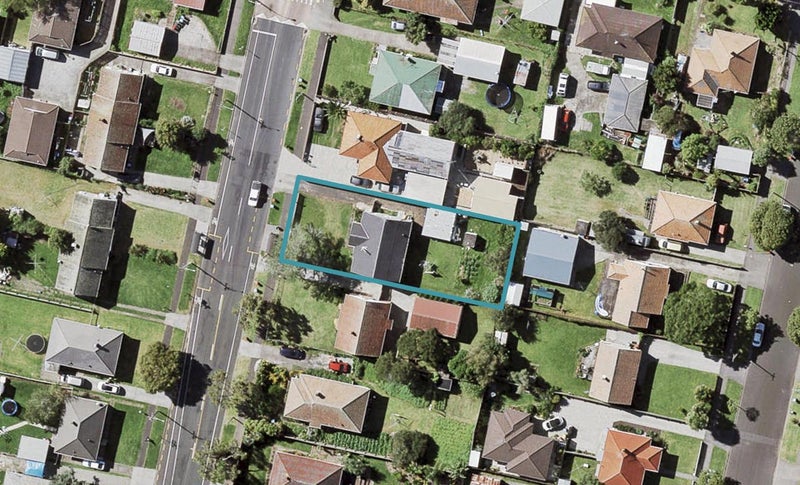 8 Erima Avenue, Point England, Auckland - Carousel 1