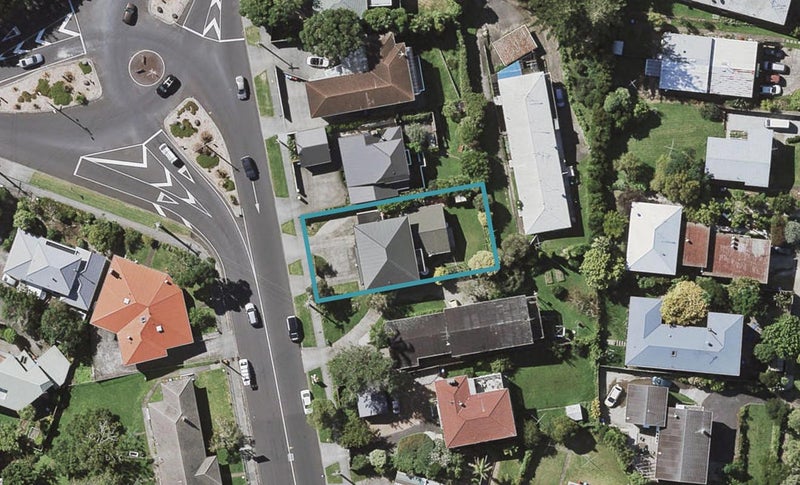 2/2 College Road, Northcote, Auckland - Carousel 1