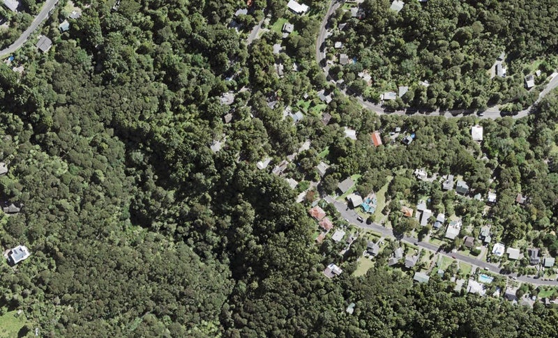 25 Minnehaha Avenue, Titirangi, Auckland - Carousel 1