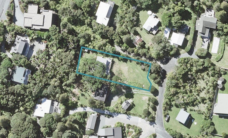 22 Spray Crescent, Leigh, Leigh - Carousel 1