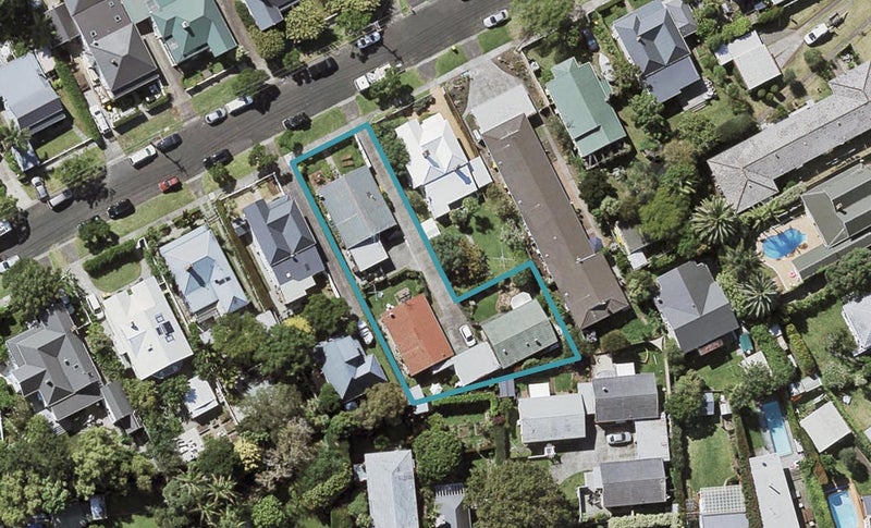 1/9 Patuone Avenue, Devonport, Auckland - Carousel 1