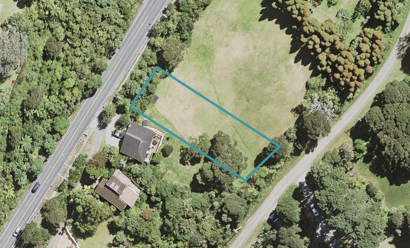 1176 Scenic Drive North, Swanson, Auckland - Carousel 1