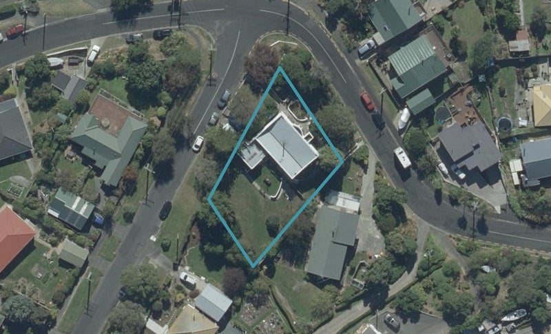 58 Marion Street, Macandrew Bay, Dunedin - Carousel 1