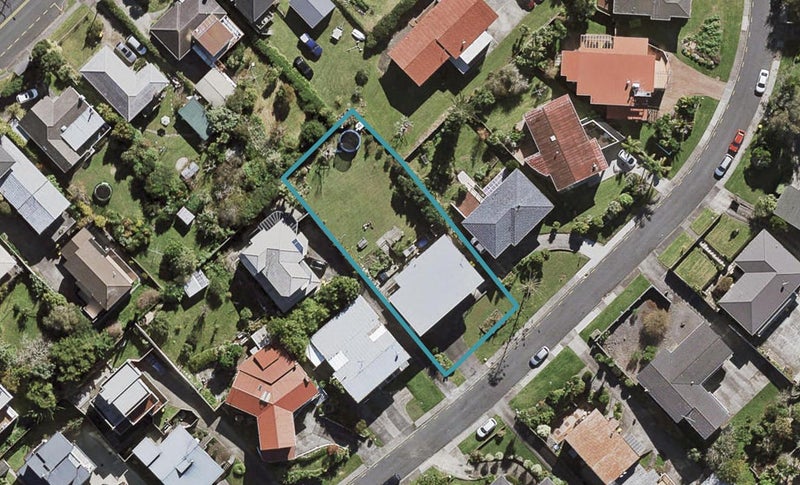 17 Martin Crescent, Northcote, Auckland - Carousel 1