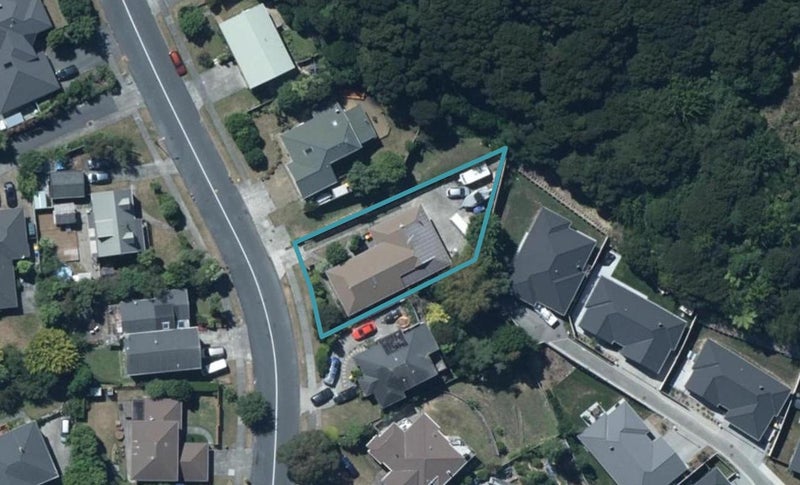 100 Ayton Drive, Whitby, Porirua - Carousel 1