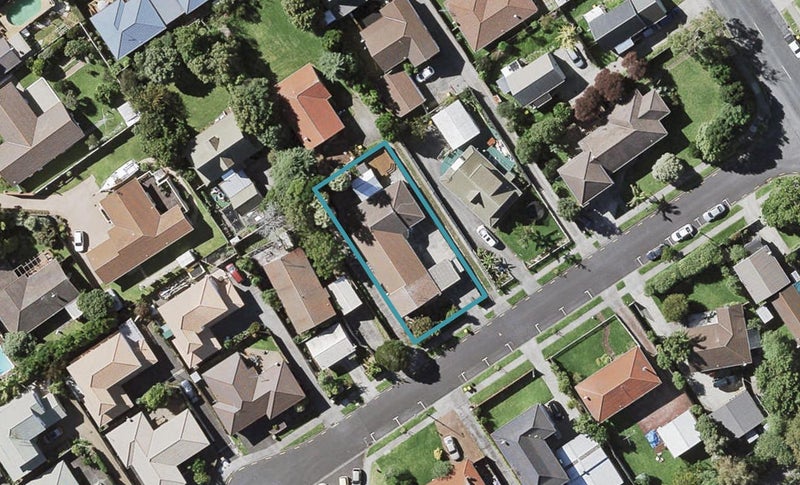 9 Penruddocke Road, Half Moon Bay, Auckland - Carousel 1