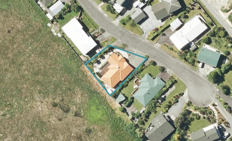 11 Matai Place, Waikawa, Picton - Carousel 1