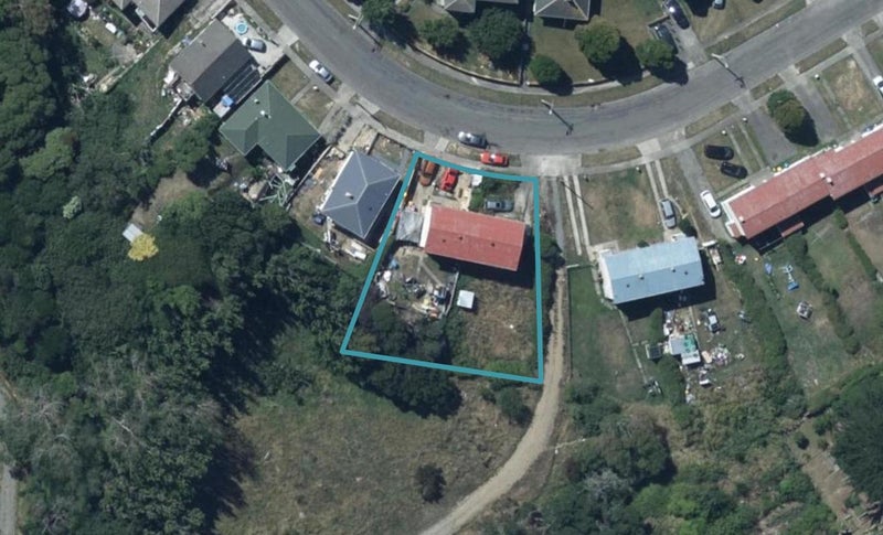 26 Cornwall Crescent, Cannons Creek, Porirua - Carousel 1