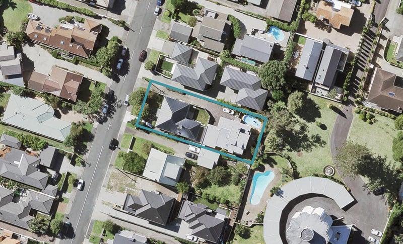 1/10 Sylvan Park Avenue, Milford, Auckland - Carousel 1