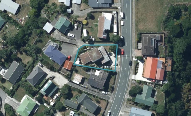 121 Gloaming Hill, Titahi Bay, Porirua - Carousel 1