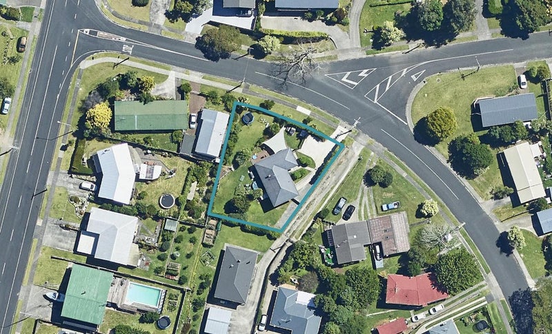 2 Carlton Street, Bellevue, Tauranga - Carousel 1