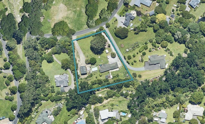 8 Brianell Valley Road, Pyes Pa, Tauranga - Carousel 1