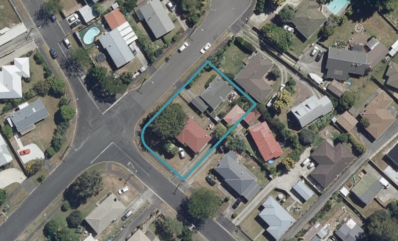 38 Tomin Road, Glenview, Hamilton - Carousel 1