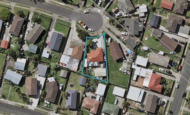 13 Serrano Place, Clover Park, Auckland - Carousel 1