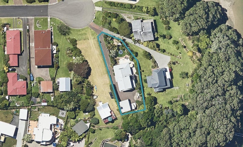 18 Giles Way, Tanners Point, Katikati - Carousel 1