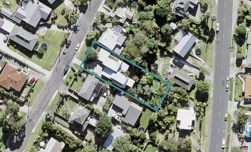 2/8 Long Street, Torbay, Auckland - Carousel 1