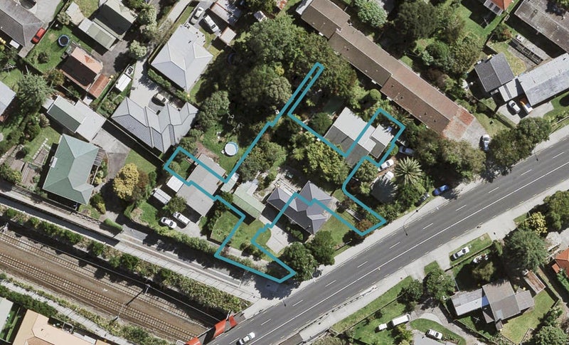 12 Red Arches Road, Henderson, Auckland - Carousel 1