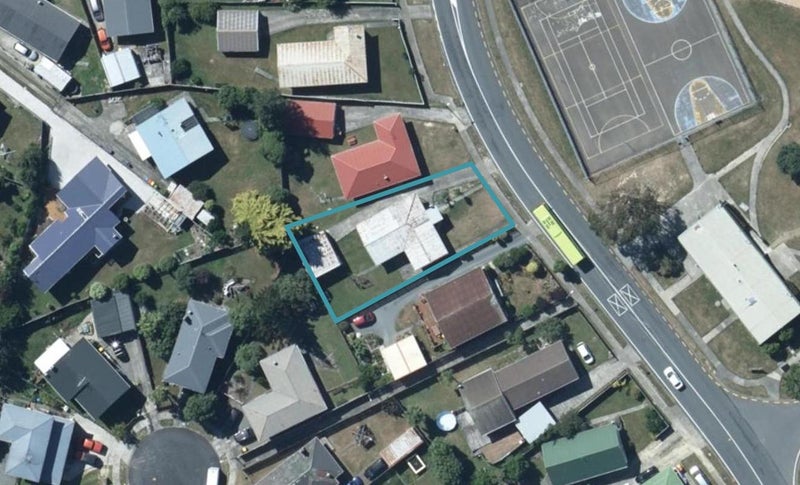 29 Conclusion Street, Ascot Park, Porirua - Carousel 1