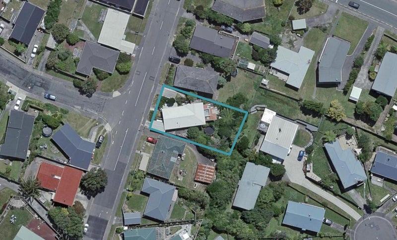 7 Quigley Street, Newlands, Wellington - Carousel 1