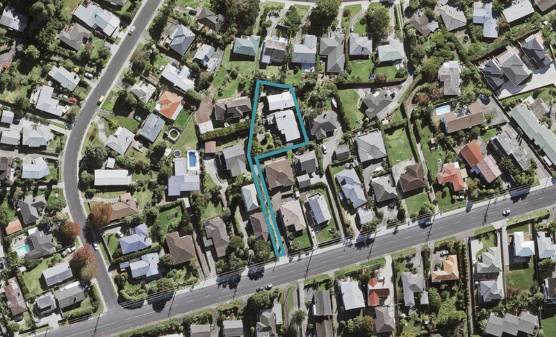 2/68 Pupuke Road, Hillcrest, Auckland - Carousel 1