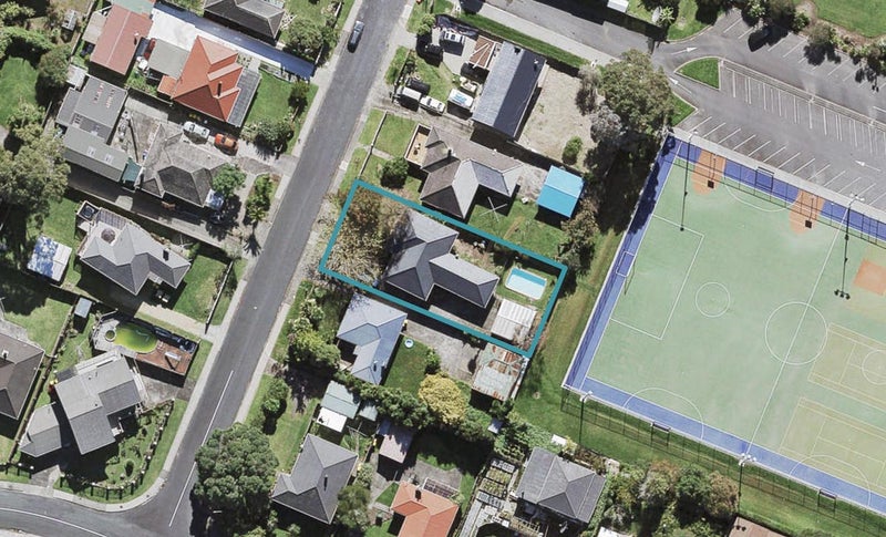 5 Tamariki Avenue, Kelston, Auckland - Carousel 1