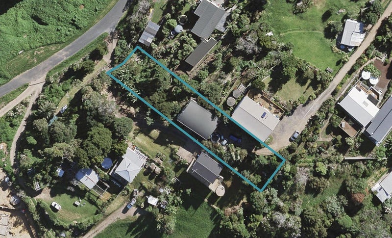 2C Fisher Street, Surfdale, Waiheke Island - Carousel 1