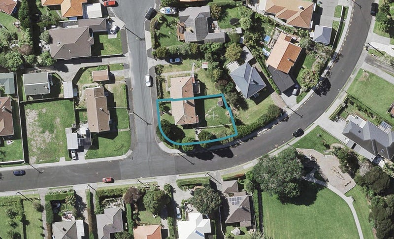 2 Ajax Street, Narrow Neck, Auckland - Carousel 1
