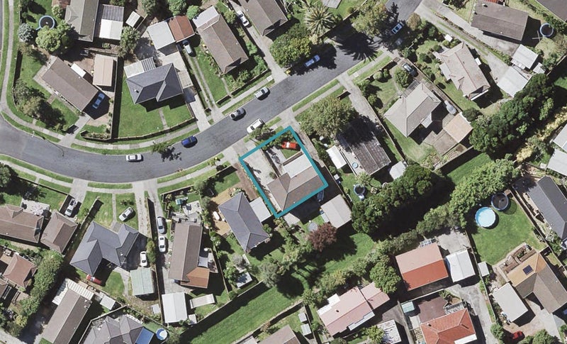 9 Darren Crescent, Half Moon Bay, Auckland - Carousel 1