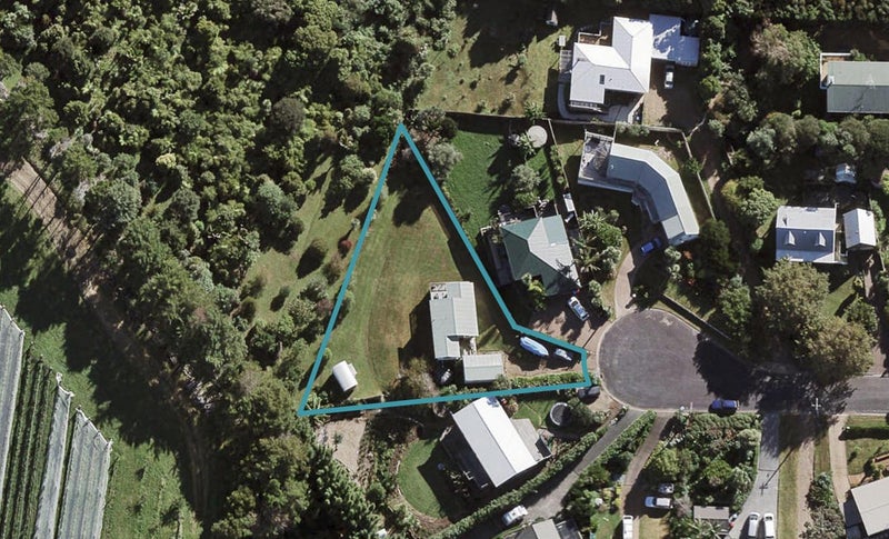 11 Hartley Avenue, Onetangi, Waiheke Island - Carousel 1