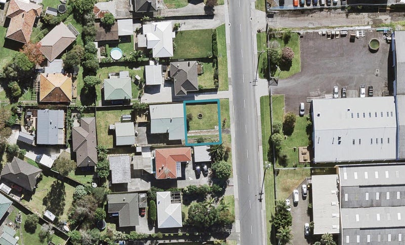708B Te Atatu Road, Te Atatu Peninsula, Auckland - Carousel 1