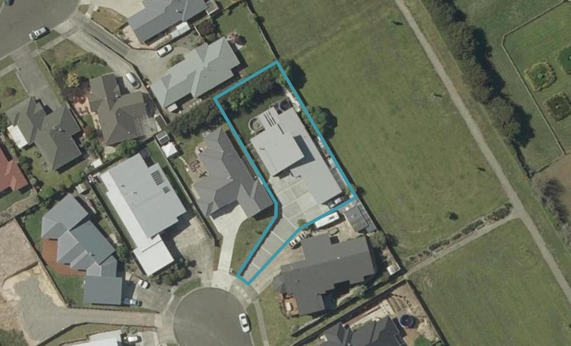 5 Tennyson Avenue, Kelvin Grove, Palmerston North - Carousel 1